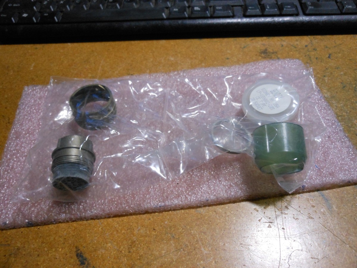 BENDIX CONNECTOR W/CONTACTS # SP06CP18-32SY NSN: 5935-00-847-4220