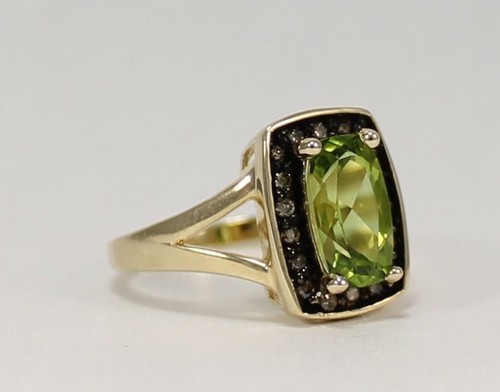 Genuine Peridot and Congac Diamonds Ladies Ring in 10kt Yellow Gold - Picture 7 of 8