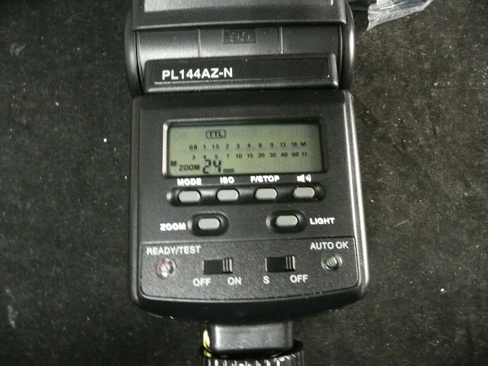 Polaroid Studio Series Power Zoom DSLR AF Flash PL144-AZ - Image 3 of 4
