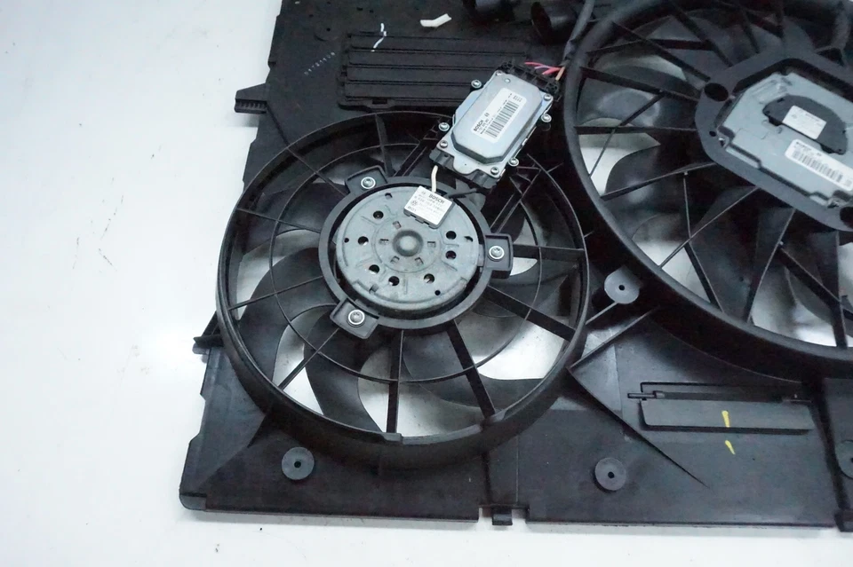 Ventilador de refrigeración del radiador Audi Q7 2011-2015 OEM 3,0 L 7L0121207 Foto 3 de 4