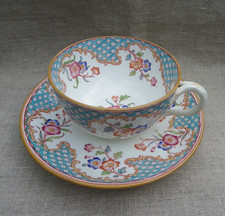 TASSE À THÉ ET SOUS-TASSE EN PORCELAINE ANGLAISE - CAULDON WARE - VERS 1900