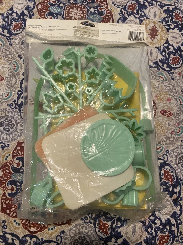 Wilton Beautiful Gum Paste Flower Making Craft Set Vintage 80’s New Sealed - Image 2 of 2