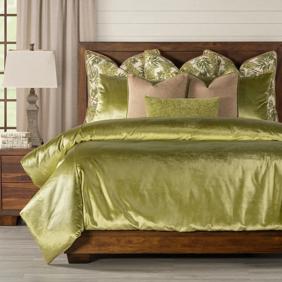 Smithsonian Cheers Luxury Velvet Duvet Set - Image 3 of 4