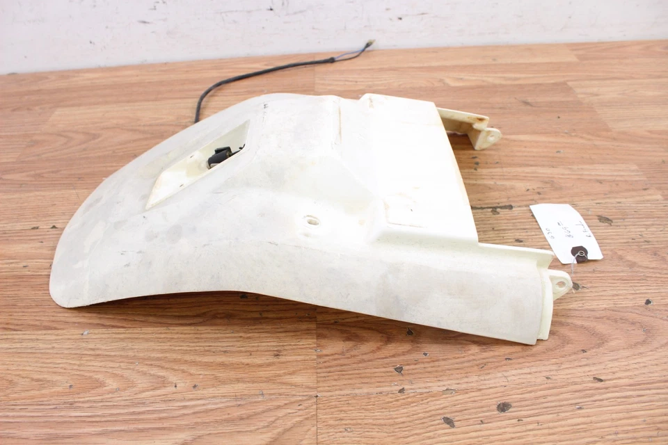 Yamaha Big Wheel 200 Bw200 1985 guardabarros trasero con luz trasera  Foto 3 de 4