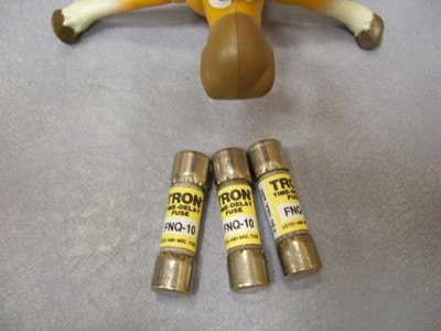 Lot De 10 Fusibles Bussmann FNQ-10 - 10 Ampères, Temporisés (Time Delay) - 500V AC - Pour Circuits électriques