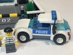 Lego 7744 City: Police Headquarters 95% Complete Minifigures Manuals