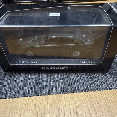 Minichamps 1/43 BMW 535i (E34) 1988 grünmetallic - 1008 Teile - neuwertig + Box