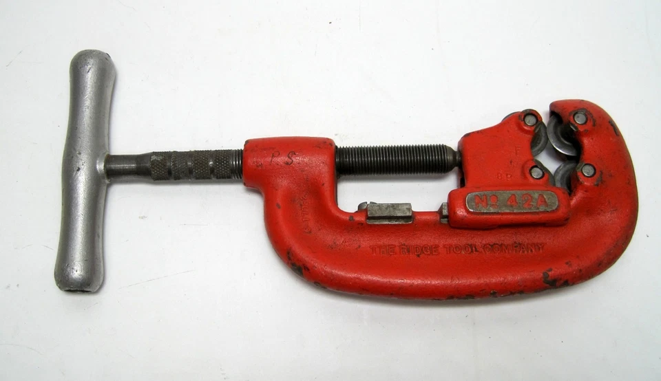 RIDGID  NO 42-A FOUR WHEEL PIPE CUTTER NICE! - Image 3 of 3