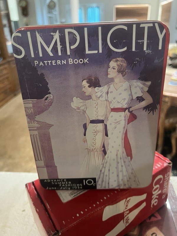 SIMPLICITY Vintage Tin