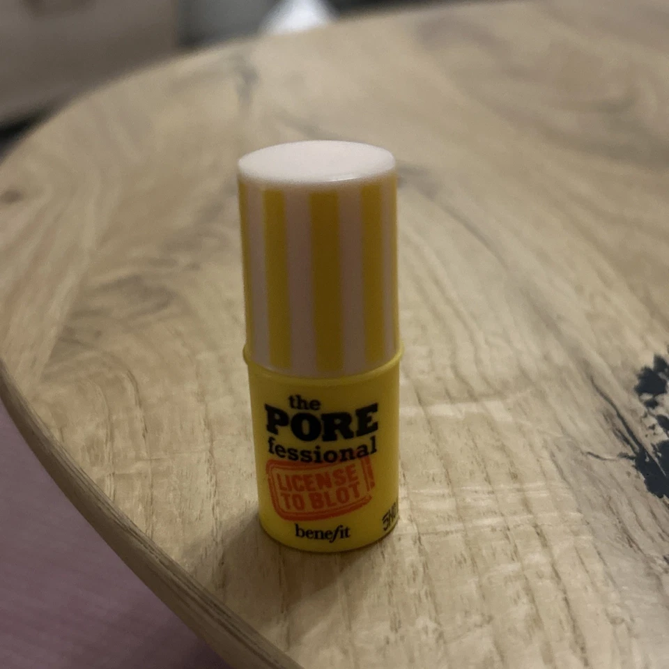 Benefit The Pore 1,4 G Instant Oil  Blotting Stick - Bild 2 von 2