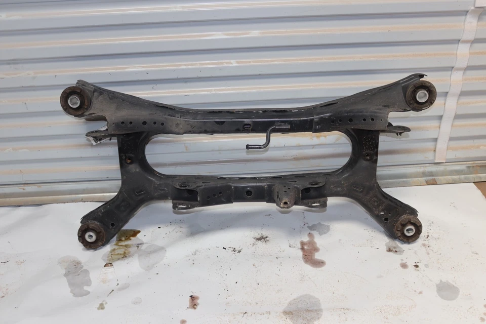 LEXUS ES300H 2019-2022 2,5 L A/T suspensión trasera travesaño subchasis OEM Foto 2 de 3