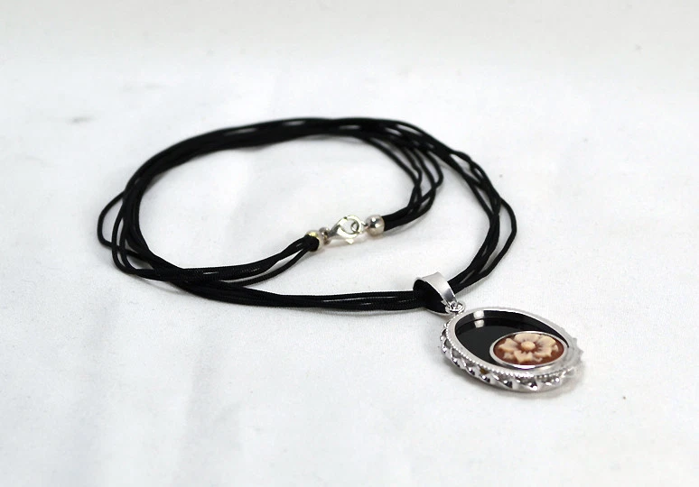 CIONDOLO IN ARGENTO 925 CON ONICE OVALE E CAMMEO IN CORNEOLA FIORE AGDV 0149 - Immagine 2 di 3