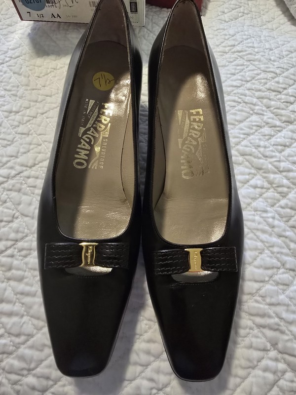 Vintage Salvatore Ferragamo Black Leather  Heels Size 7.5 AA With Bow And Gold