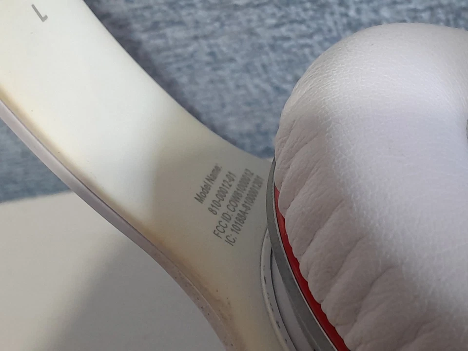 Beats by Dr. Dre Studio HeadbBeats by Dr. Dre Studio Headband Headphones White, photo 4 of 5