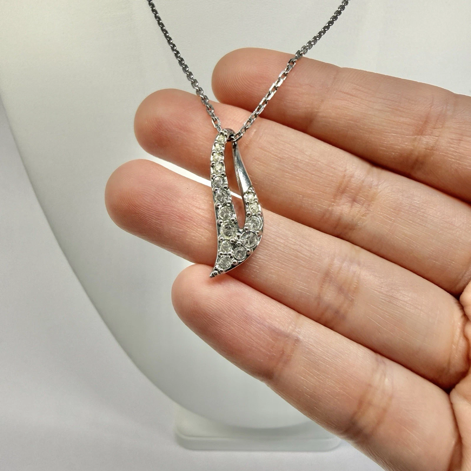 SWAROVSKI Signed Curved Crystal Pendant Vintage Necklace Jewelry N729