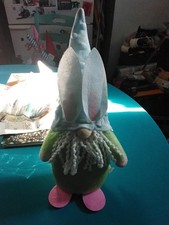 Figurine décorative robe gnome comme lapin mangeur idéal pour collection décoration maison