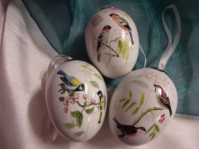 3  Ostereier aus Keramik mit Motiv Vögel Fink Spatz Blaumeise Ostern Dekoration