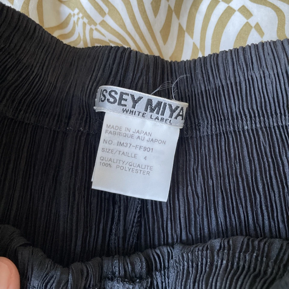 Vtg ISSEY MIYAKE Pleated Sz 4 High rise loose Flared Pants black Japan 27" waist - Image 2 of 4