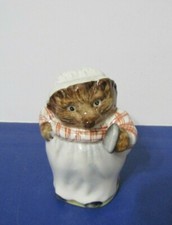 Beswick Beatrix Potter Mrs. Tiggy-Winkle BP 2a Gold Oval Figurine Vtg England