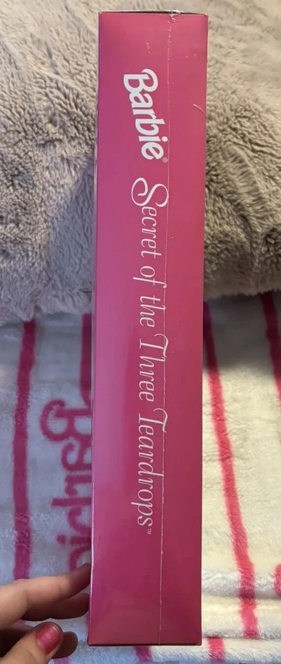 ¡NUEVO EN CAJA! MUÑECA BARBIE SECRET OF THE THREE TEARDROPS 1999 EXCLUSIVA DE GROLIER Foto 4 de 4