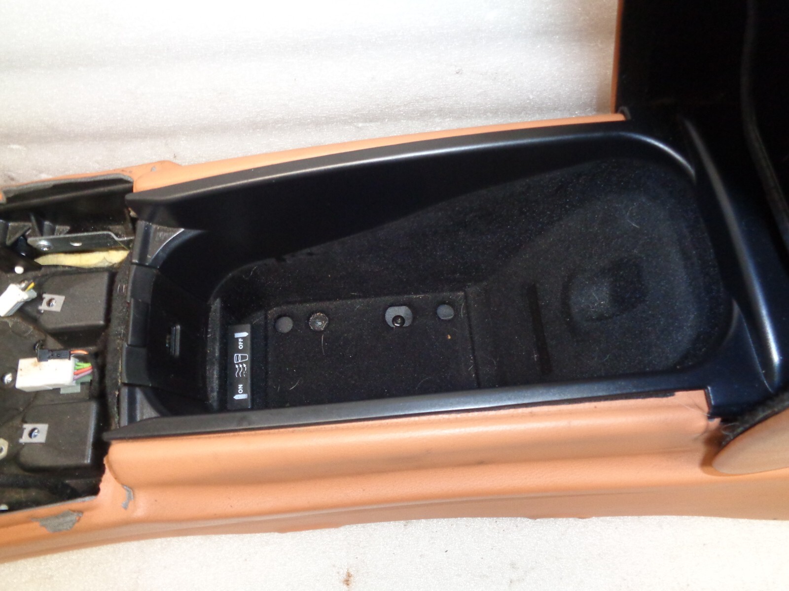 04-08 Maserati Quattroporte Center Console Armrest Assembly Brown OEM DE221003