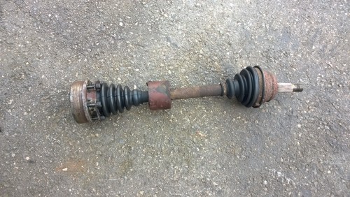 Linke Antriebswelle für VW Passat 35i GT  sowie Golf / Vento III   GT / TD /TDI