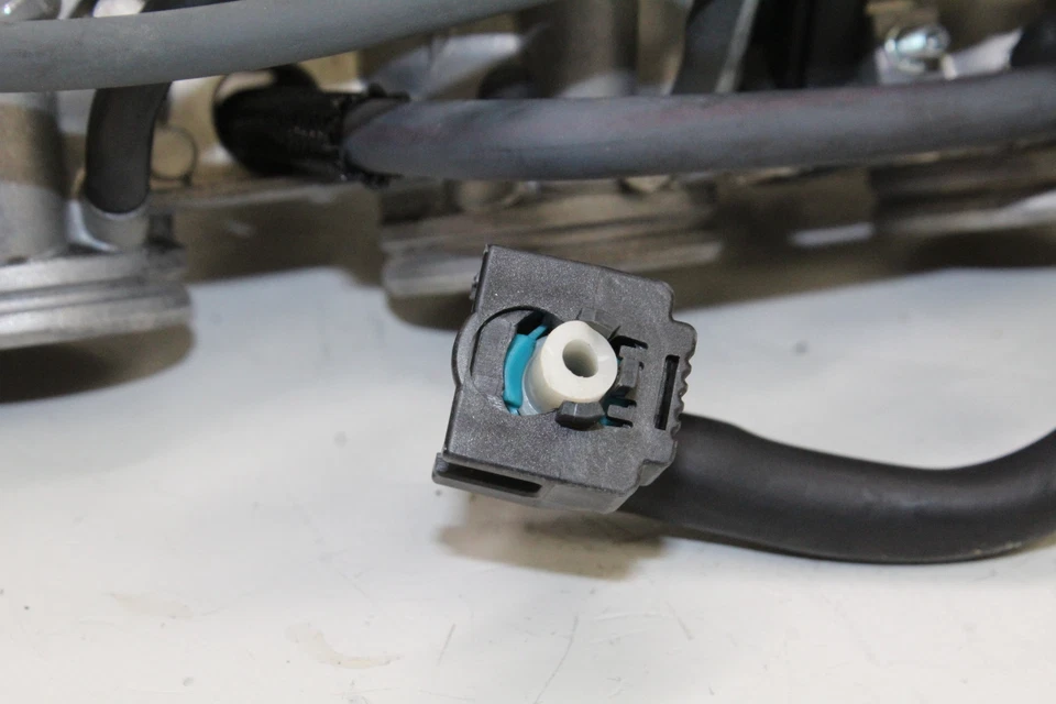 Carburadores de carbohidratos Yamaha Yzf R6 MIKUNI 2006-07 OEM Foto 4 de 4