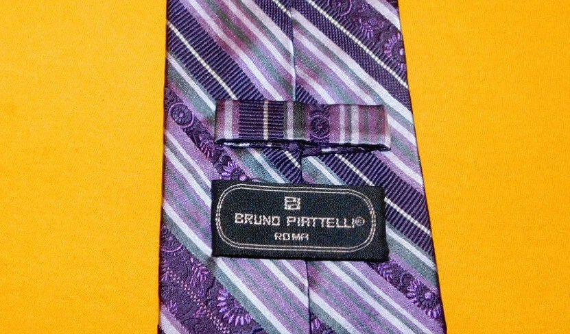 CORBATA A RAYAS BRUNO PIATTELLI PÚRPURA/ROSA/GRIS - NUEVA SIN ETIQUETAS - CORBATAS PARA EL CUELLO - CORBATAS DE DISEÑADOR. Foto 3 de 3