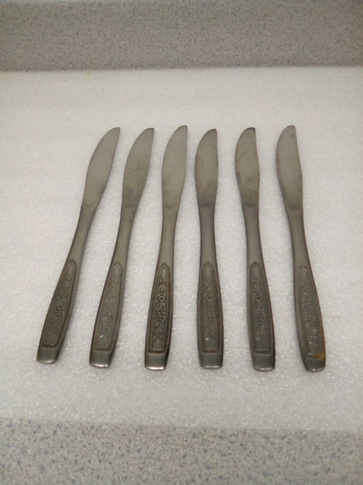Imperial Stainless Korea Dinner Knives! Serrated.