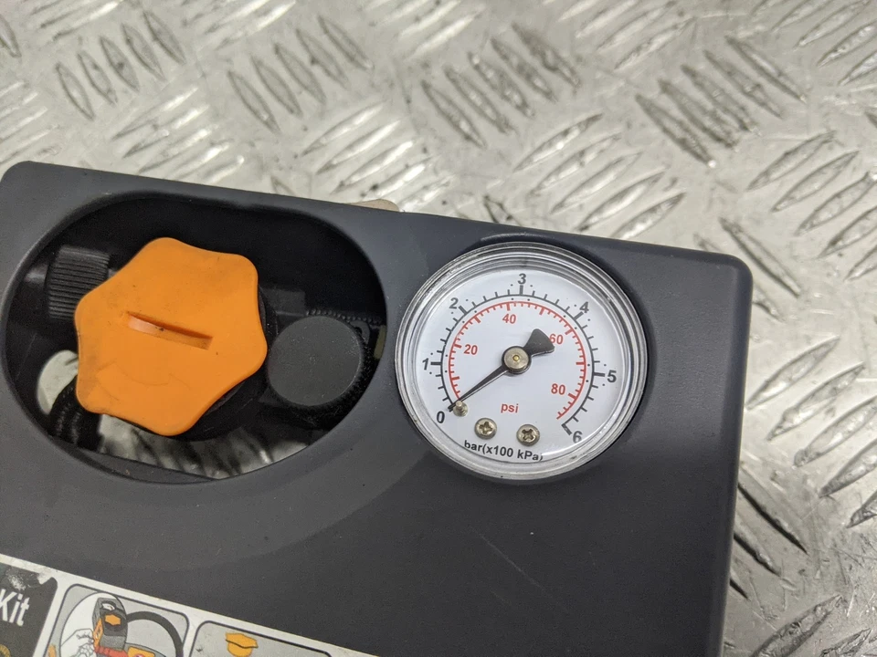 BOMBA NEUMÁTICOS PEUGEOT 3008 EXCLUSIVA HDI S-A 2010 Foto 3 de 4