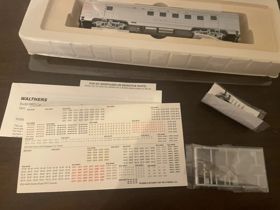 Walthers 932-6445 ~ 63' Budd RPO Passenger Car ~ Santa Fe .. HO Scale NIB NOS - Image 2 of 4