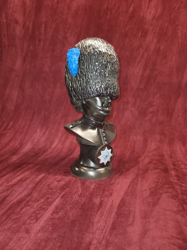 Irish Guards Bust Military Figurine Cold Cast Bronze Sculpture Statue - Picture 3 of 4