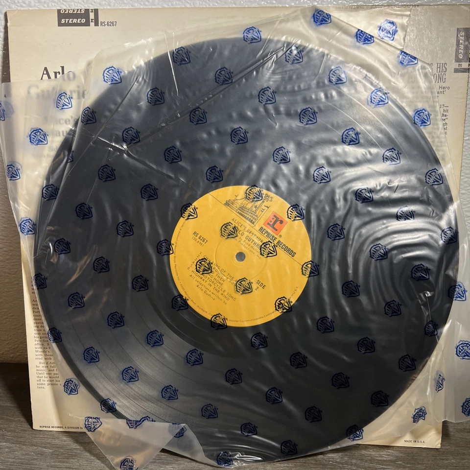 ARLO GUTHRIE Alice's Restaurant LP Reprise Records vinyl NM - Image 3 of 4