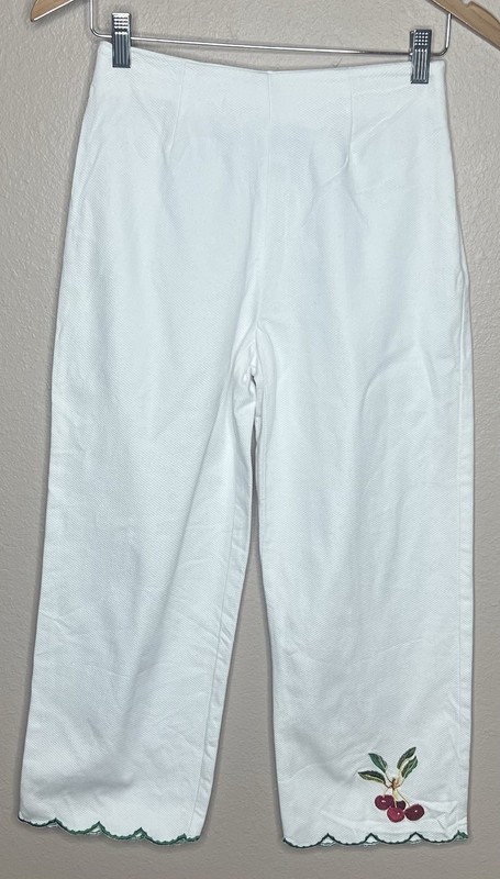 J. G. Hook Women’s Ankle Pants Sz 4 White Embroidered Cherries Y2K