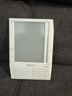 Amazon Kindle 1st Generation D00111 - READ