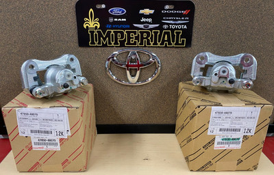 2004-2007 TOYOTA HIGHLANDER NEW OEM GENUINE REAR BRAKE CALIPERS LEFT & RIGHT 