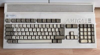 Commodore Amiga 1200 With Kick 3.0 & WB.3.0 & RCA 120, Works, TOP