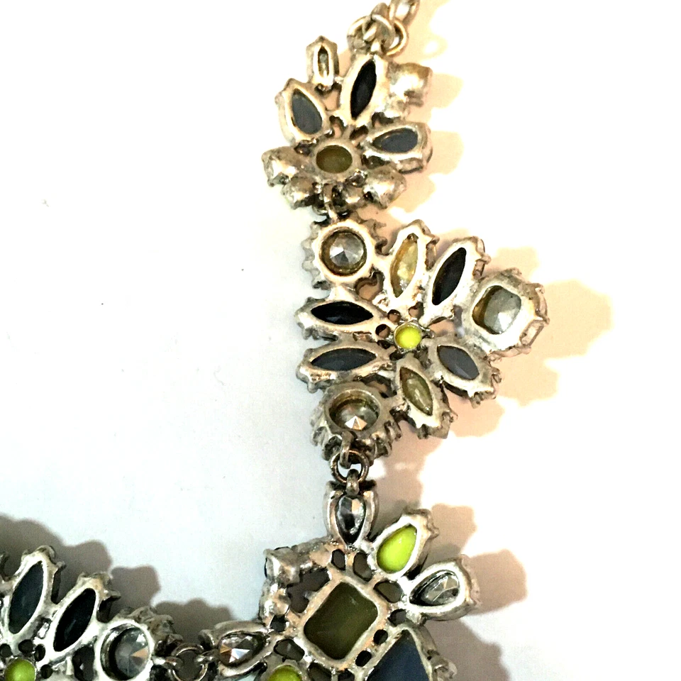 COLLAR VINTAGE STELLA AND DOT DECLARACIÓN GRIS TONO VERDE CLARO 16" BOUGIE DIVERTIDO Foto 3 de 3