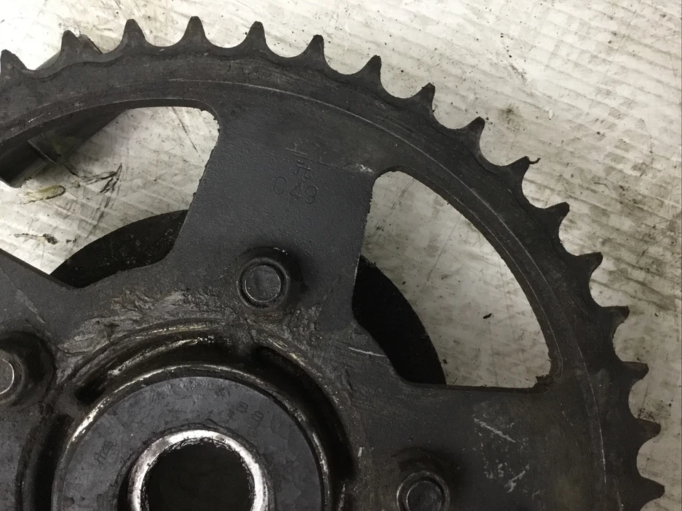 96-99 BUJE PIÑÓN TRASERO SUZUKI BANDIT 600 CON ACCIONAMIENTO DE EMPUJE 49 DIENTES Foto 4 de 4