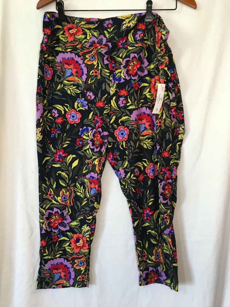 New Terra & Sky Women Plus Black Floral Capri Leggings Super soft