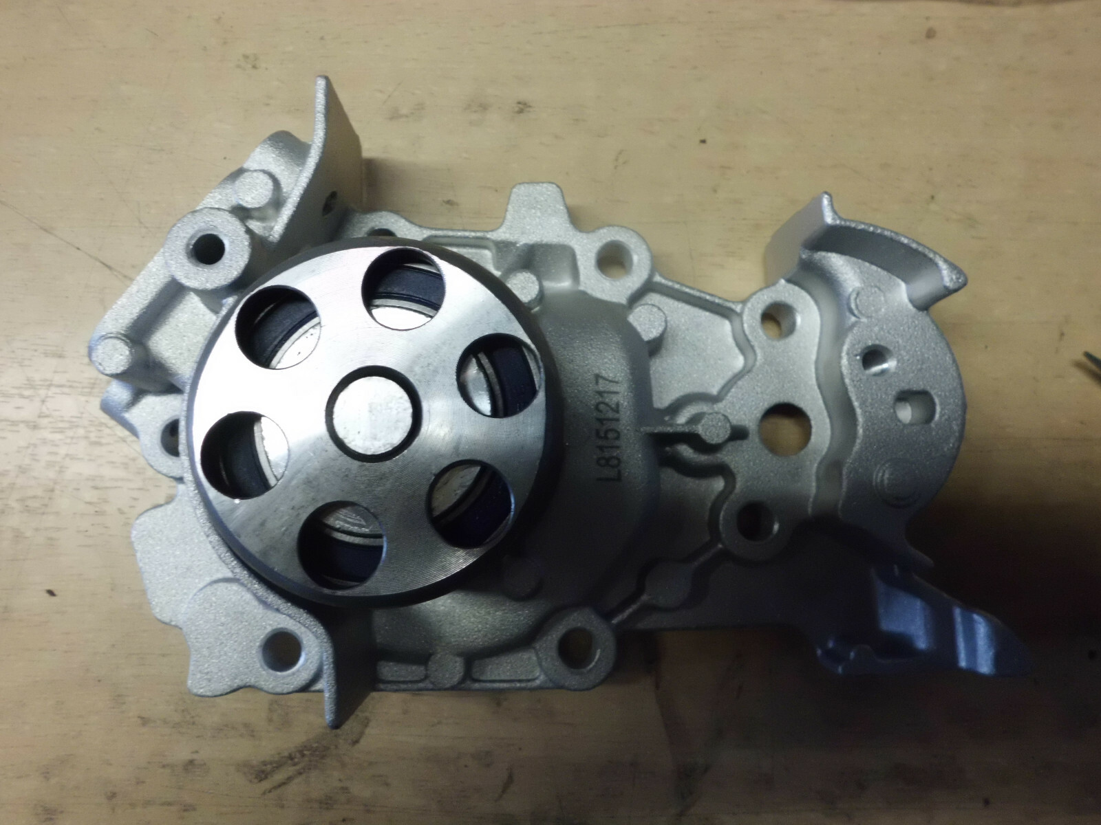 Pompe à eau neuve Renault Nissan 8660003259 idéale pour longs trajets en toute sécurité