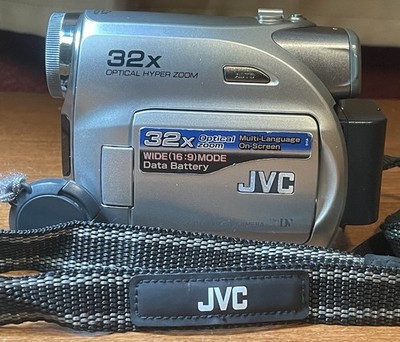 JVC Digital Video Camera GR-D350U Mini-DV Camcorder W/ Charger 32X Zoom RECORDS