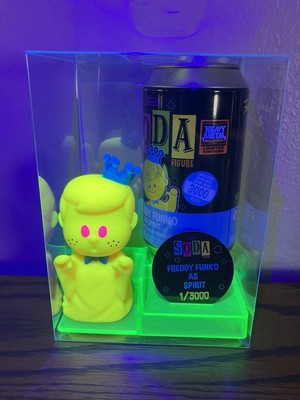 Freddy Funko Soda Spirit 3000 Heavy Metal Halloween + PROSTANDZ & Soft Protector
