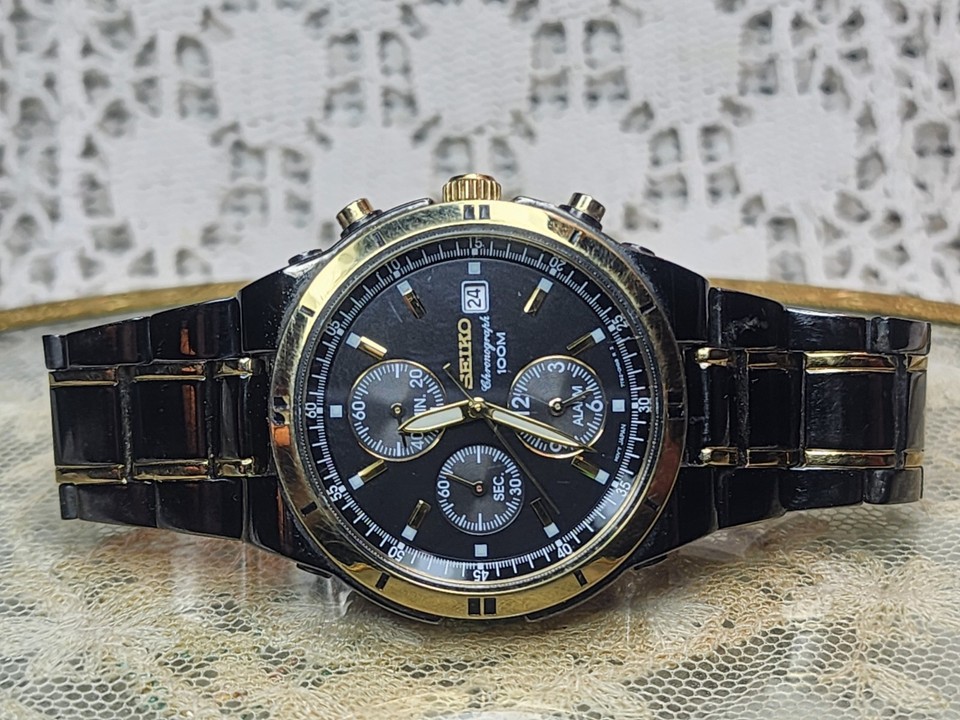 VINTAGE SEIKO MENS CHRONOGRAPH WATCH / WR 100MBLACK DIAL GOLD ACCENT