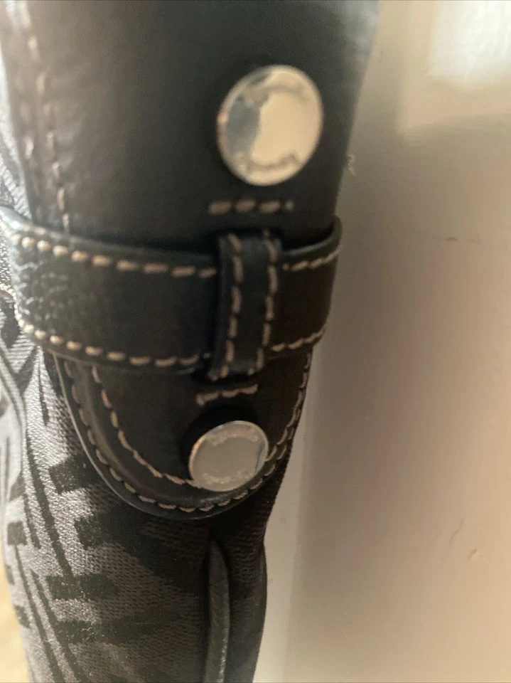 Bandolera TIGNANELLO Negra Lona/Cuero Plata Metal Correa Ajustable. Foto 4 de 4