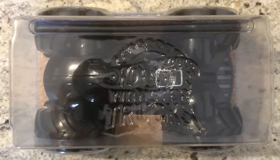 Hot Wheels MONSTER TRUCKS OVERSIZED STAR WARS DARTH VADER 1:24 HKM49 2023 - Immagine 4 di 4