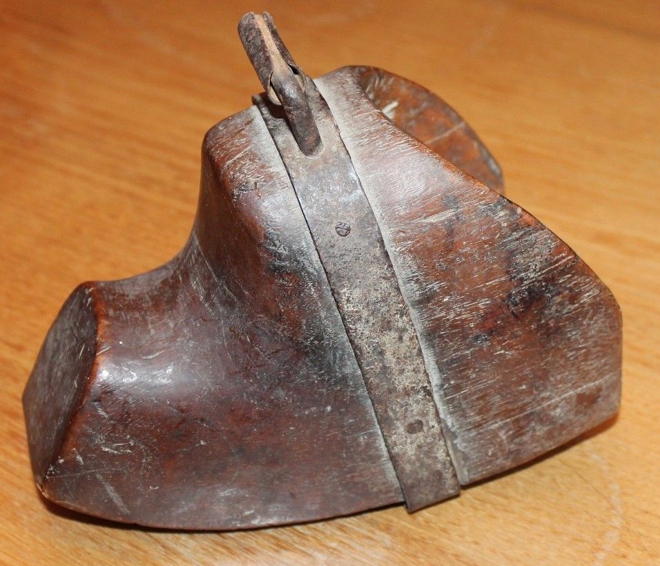 Paire D'étriers D'arc à Bœuf Anciens - Bois Et Métal - Décoration Western Primitive