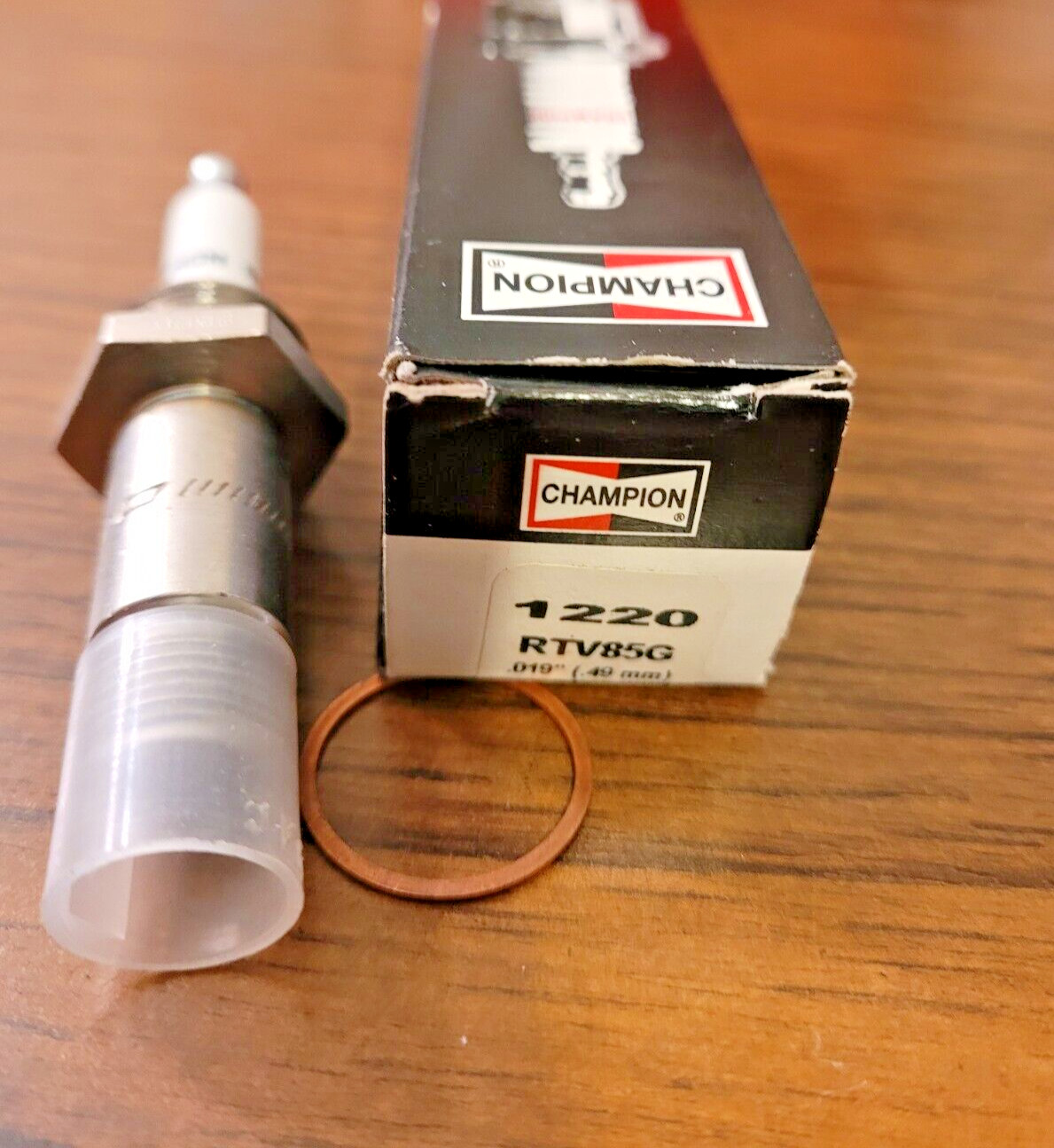 CHAMPION INDUSTRIAL SPARK PLUG - NEW