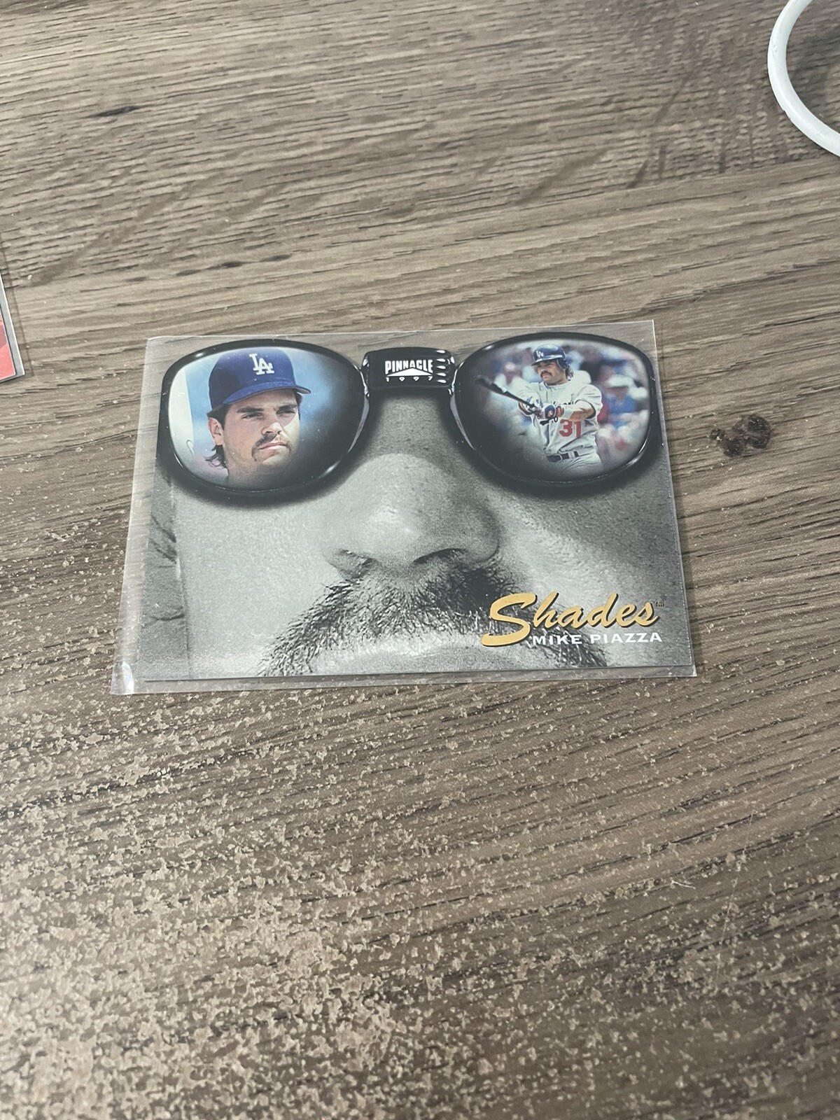 1997 MIKE PIAZZA PINNACLE SHADES INSERT #8 (DODGERS)