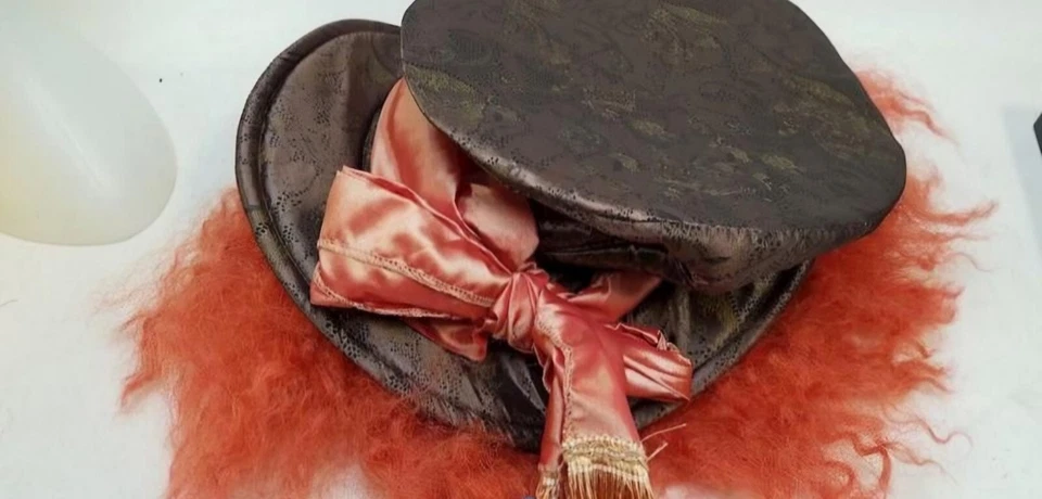 Disney MAD HATTER Sombrero Brocado Satinado CON PELO Alfileres Tamaño Adulto Ajustable Foto 4 de 4